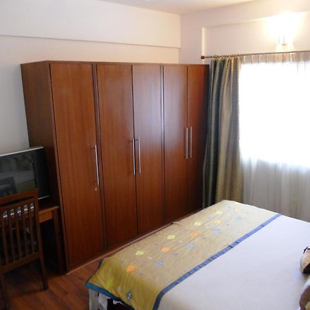 Justa Off Mg Road Hotel Бангалор Екстериор снимка