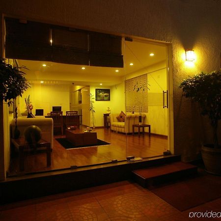 Justa Off Mg Road Hotel Бангалор Екстериор снимка