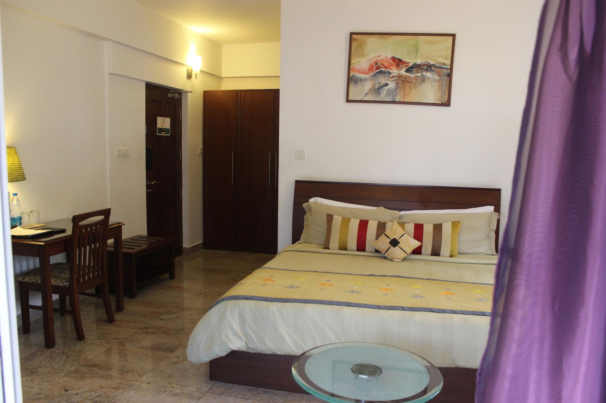 Justa Off Mg Road Hotel Бангалор Екстериор снимка