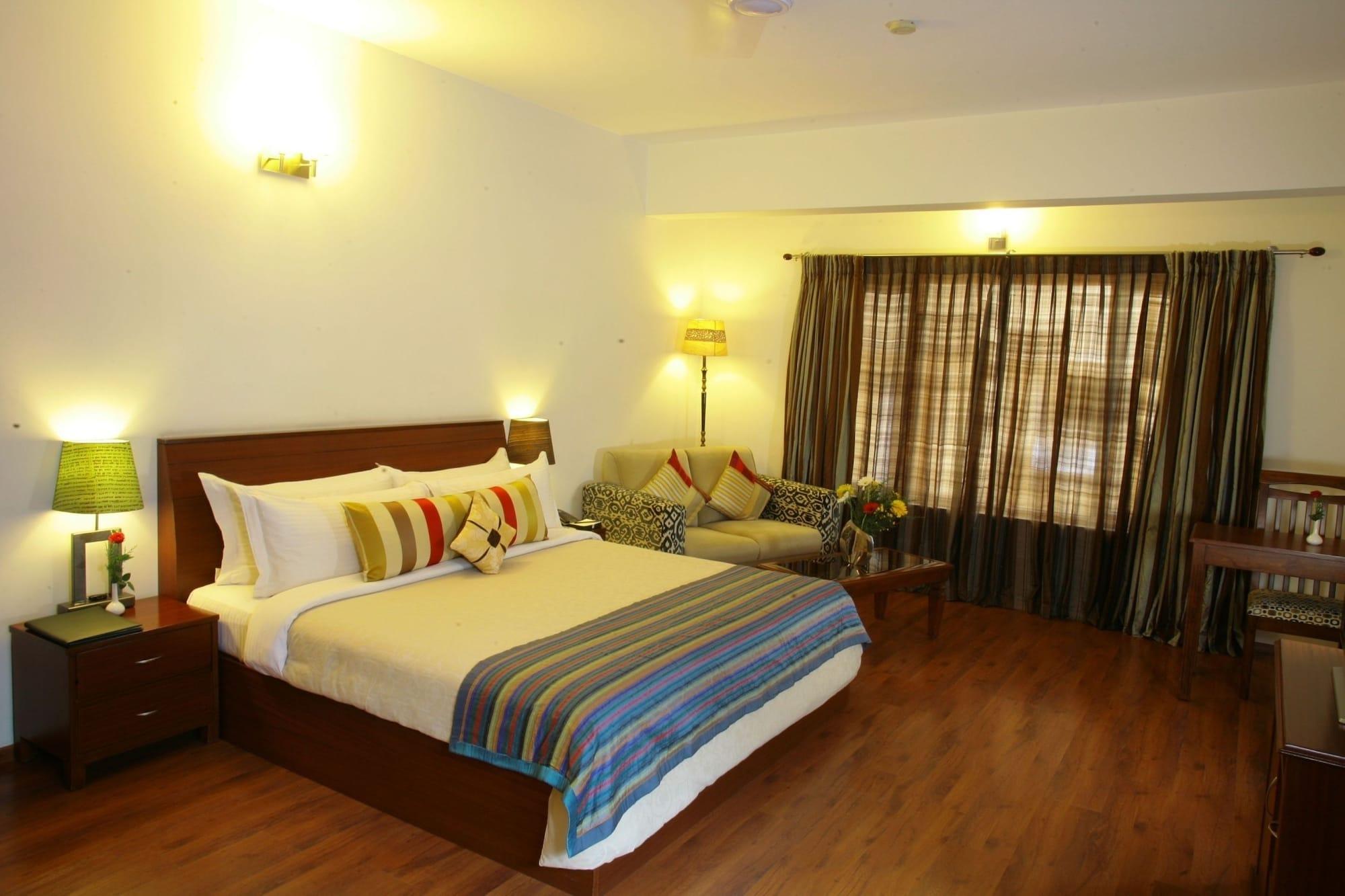 Justa Off Mg Road Hotel Бангалор Екстериор снимка