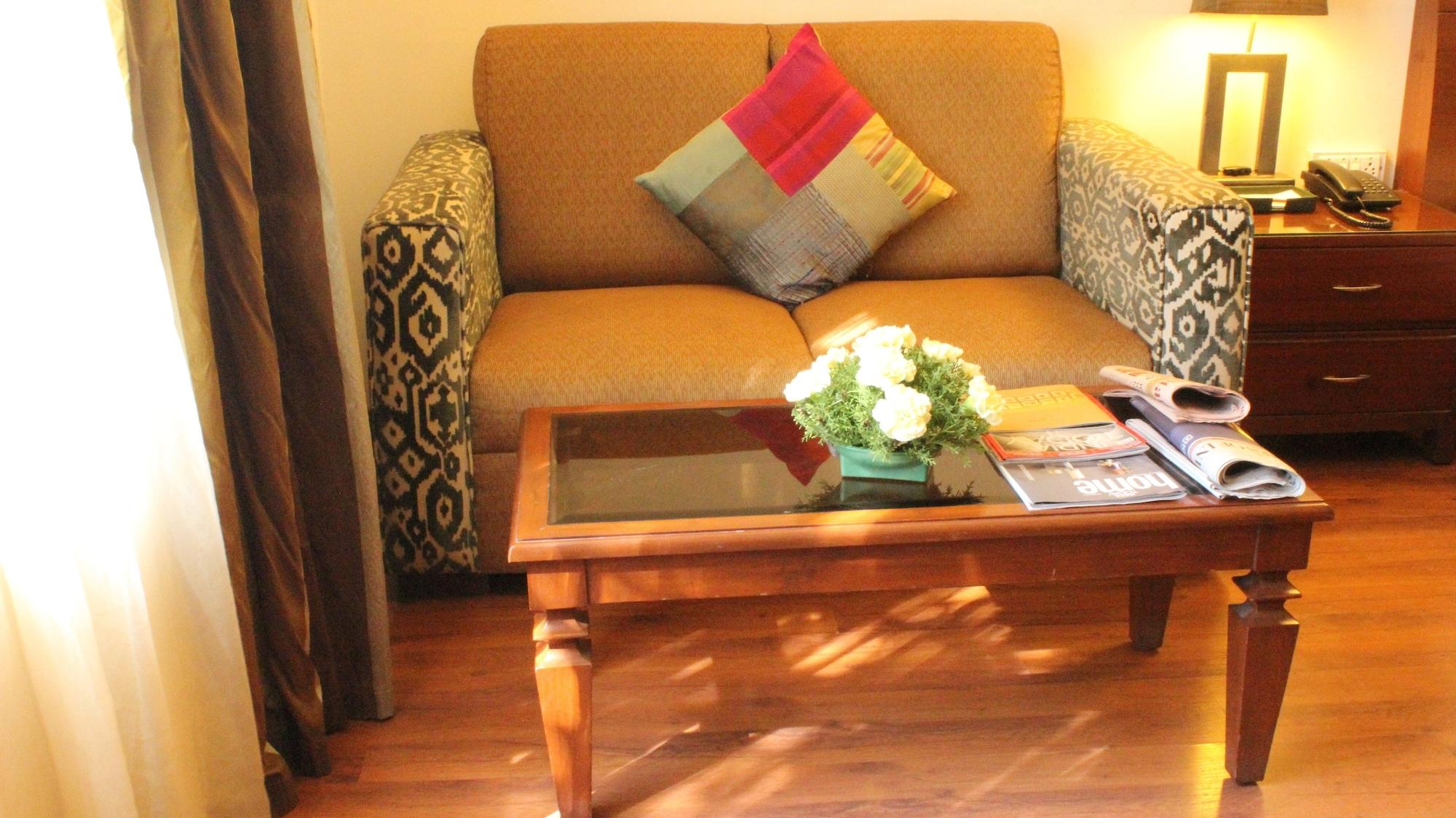 Justa Off Mg Road Hotel Бангалор Екстериор снимка