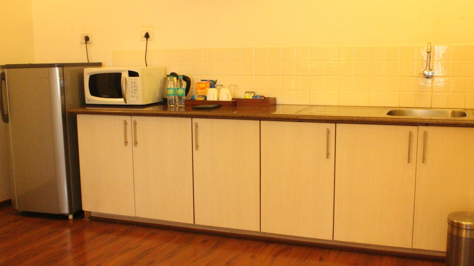 Justa Off Mg Road Hotel Бангалор Екстериор снимка