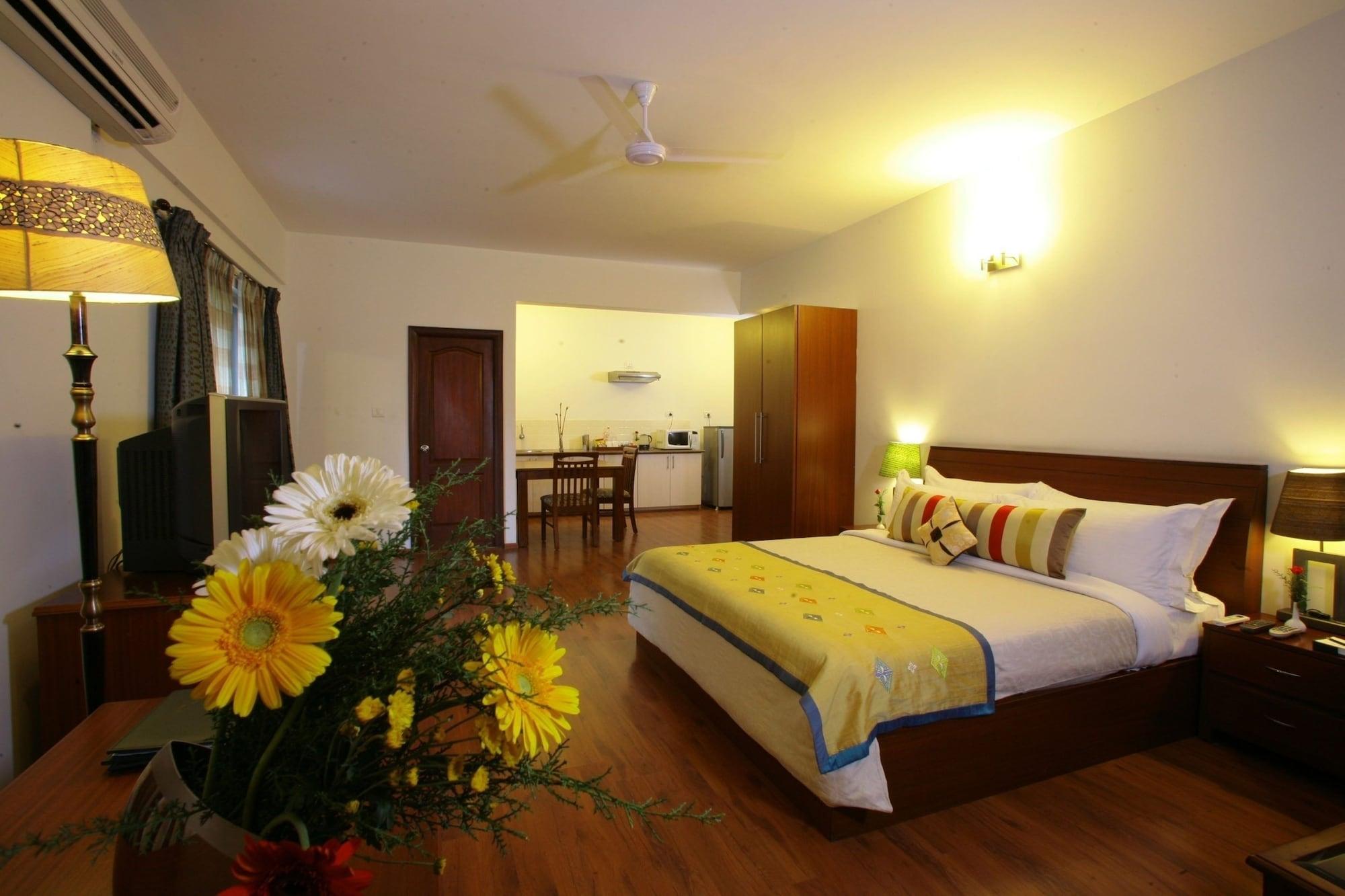 Justa Off Mg Road Hotel Бангалор Екстериор снимка