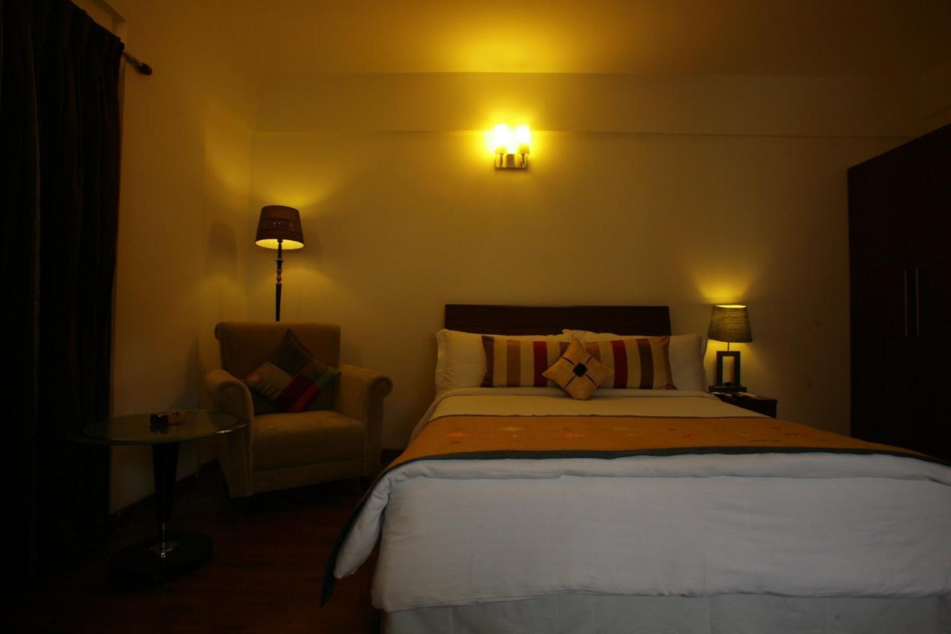 Justa Off Mg Road Hotel Бангалор Екстериор снимка