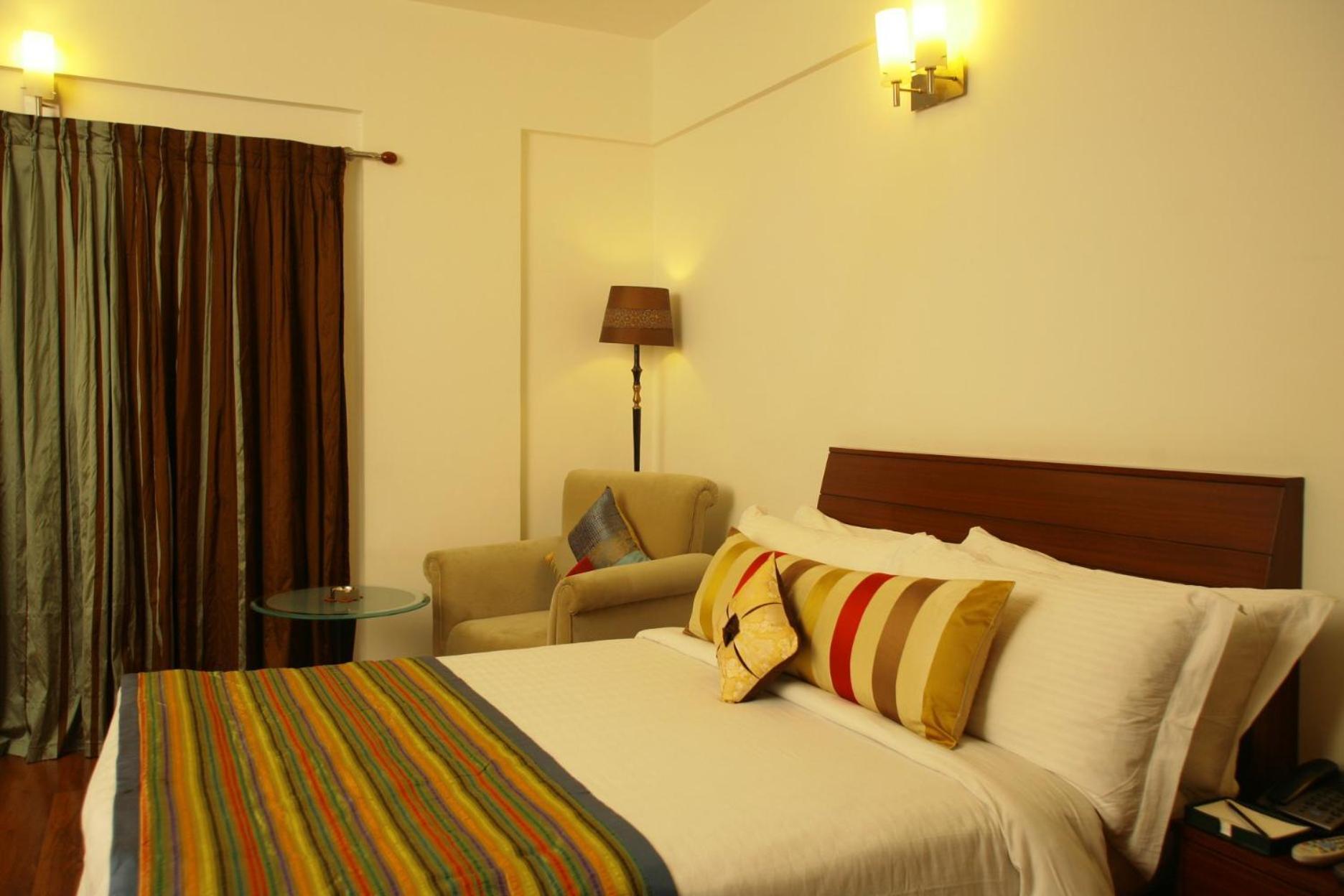 Justa Off Mg Road Hotel Бангалор Екстериор снимка