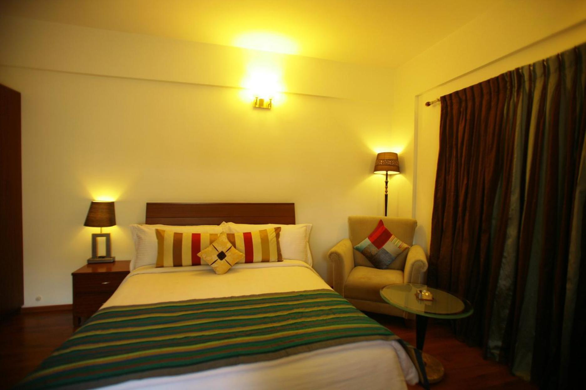 Justa Off Mg Road Hotel Бангалор Екстериор снимка