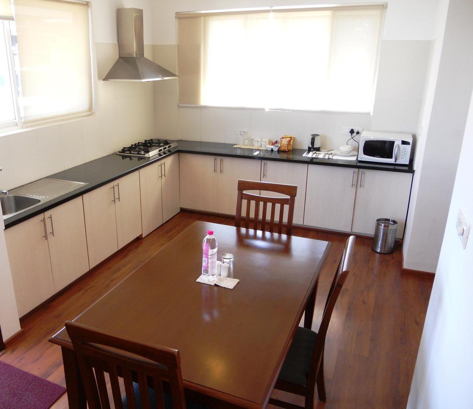 Justa Off Mg Road Hotel Бангалор Екстериор снимка