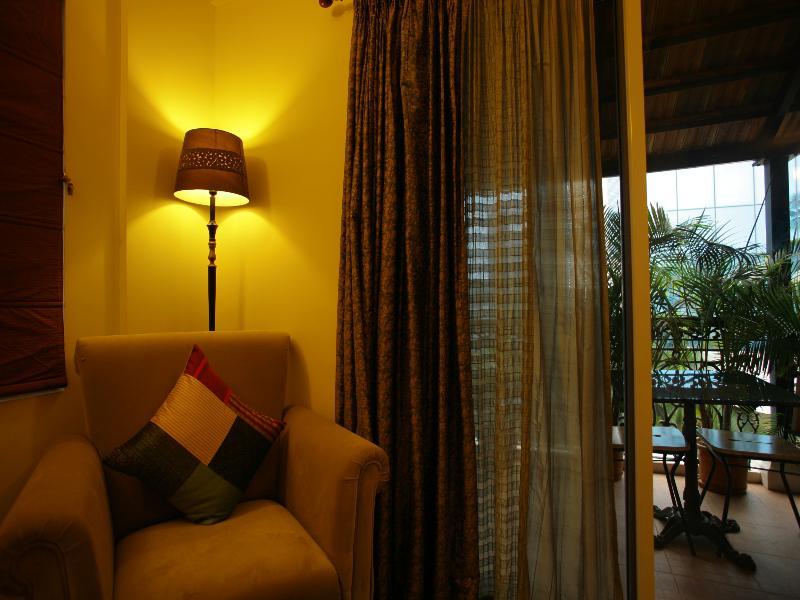 Justa Off Mg Road Hotel Бангалор Екстериор снимка