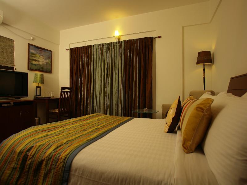 Justa Off Mg Road Hotel Бангалор Екстериор снимка