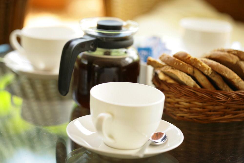 Justa Off Mg Road Hotel Бангалор Екстериор снимка