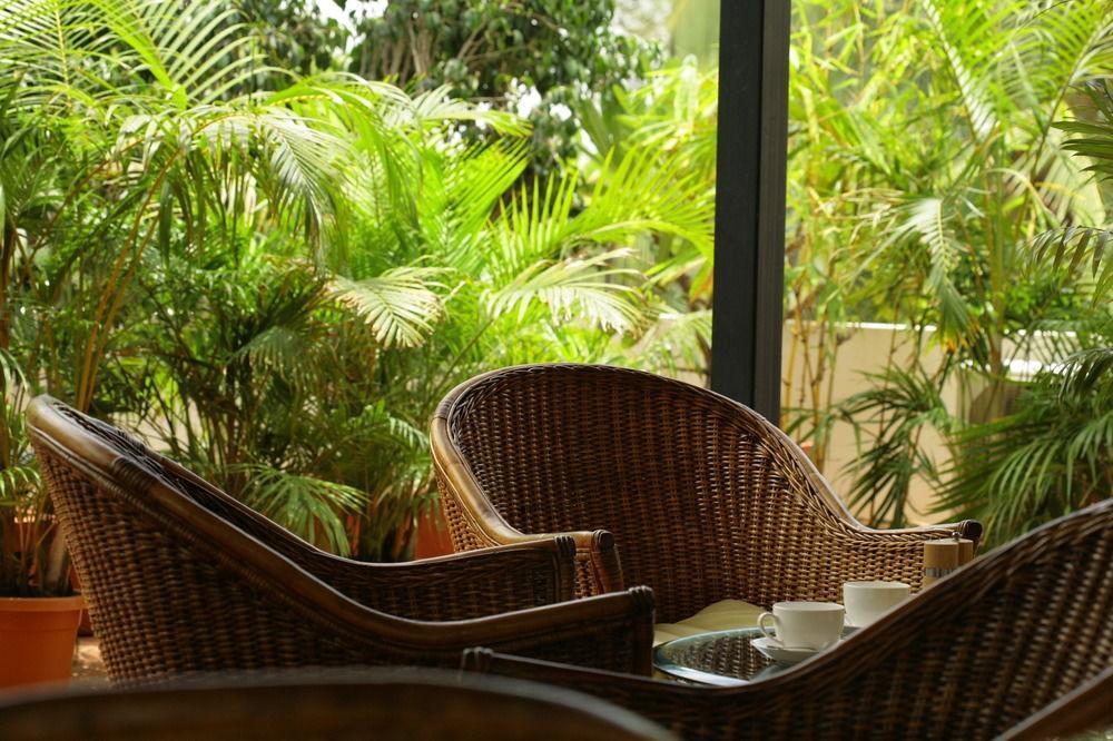 Justa Off Mg Road Hotel Бангалор Екстериор снимка