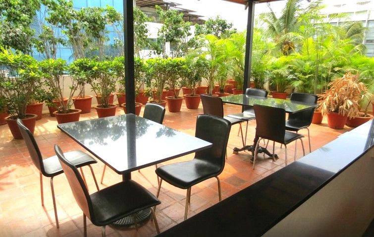 Justa Off Mg Road Hotel Бангалор Екстериор снимка