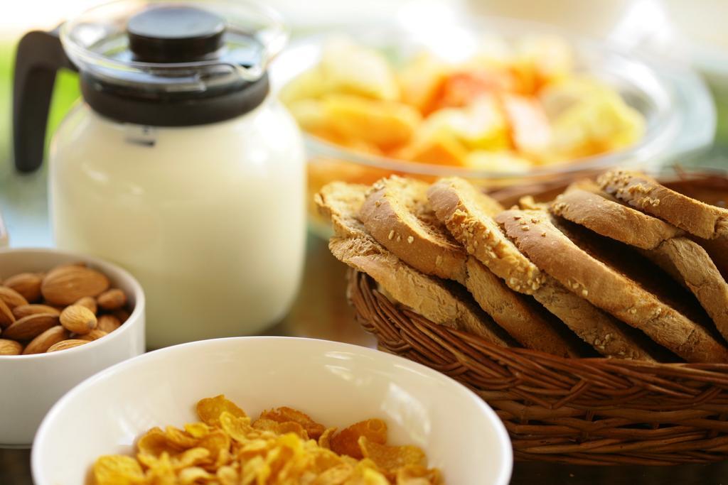 Justa Off Mg Road Hotel Бангалор Екстериор снимка