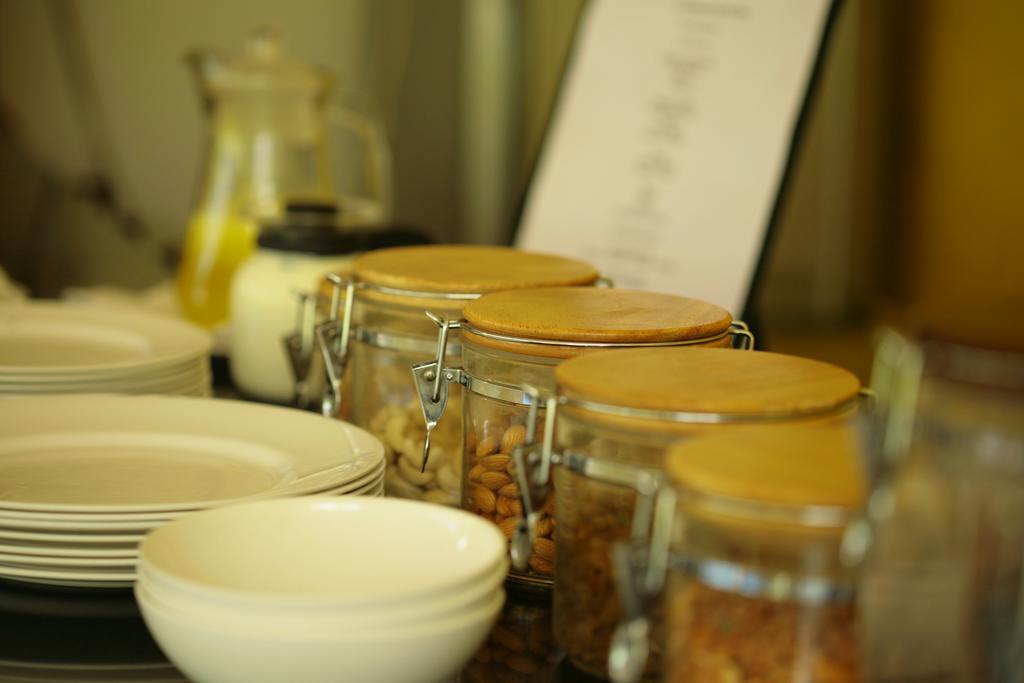Justa Off Mg Road Hotel Бангалор Екстериор снимка