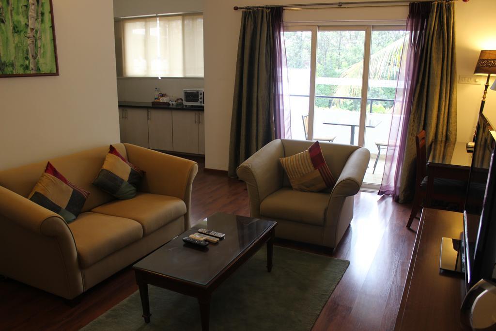 Justa Off Mg Road Hotel Бангалор Екстериор снимка