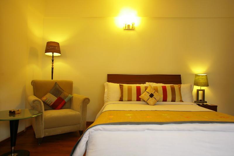 Justa Off Mg Road Hotel Бангалор Екстериор снимка