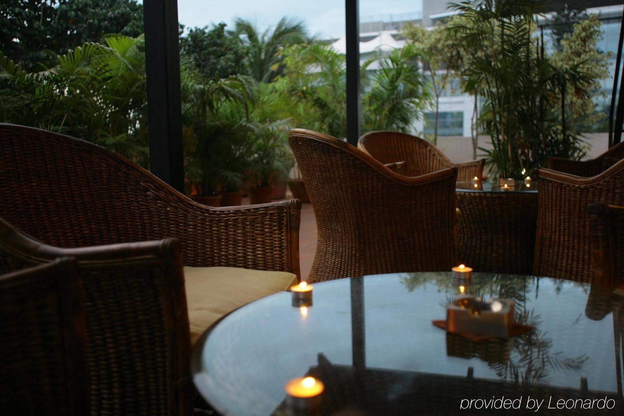 Justa Off Mg Road Hotel Бангалор Екстериор снимка