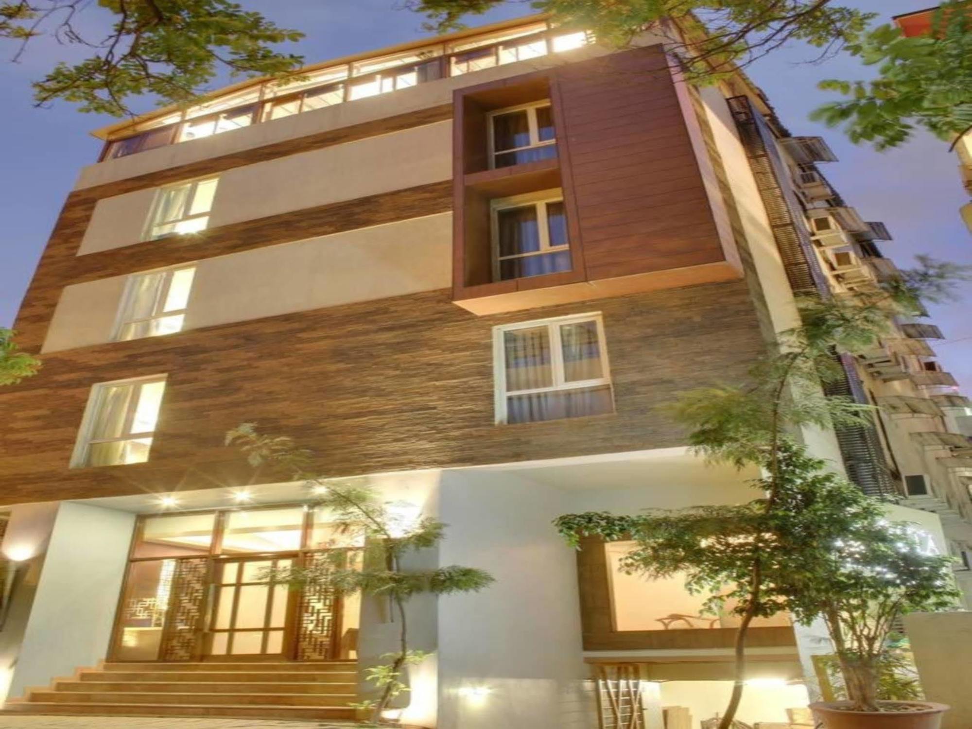 Justa Off Mg Road Hotel Бангалор Екстериор снимка