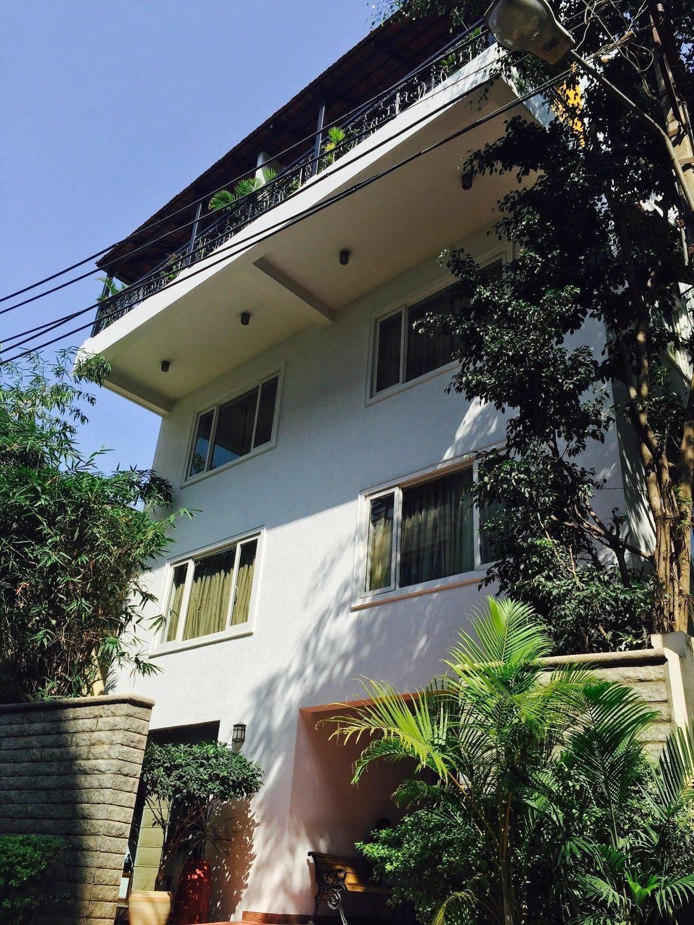 Justa Off Mg Road Hotel Бангалор Екстериор снимка