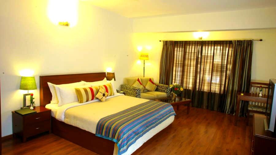 Justa Off Mg Road Hotel Бангалор Екстериор снимка