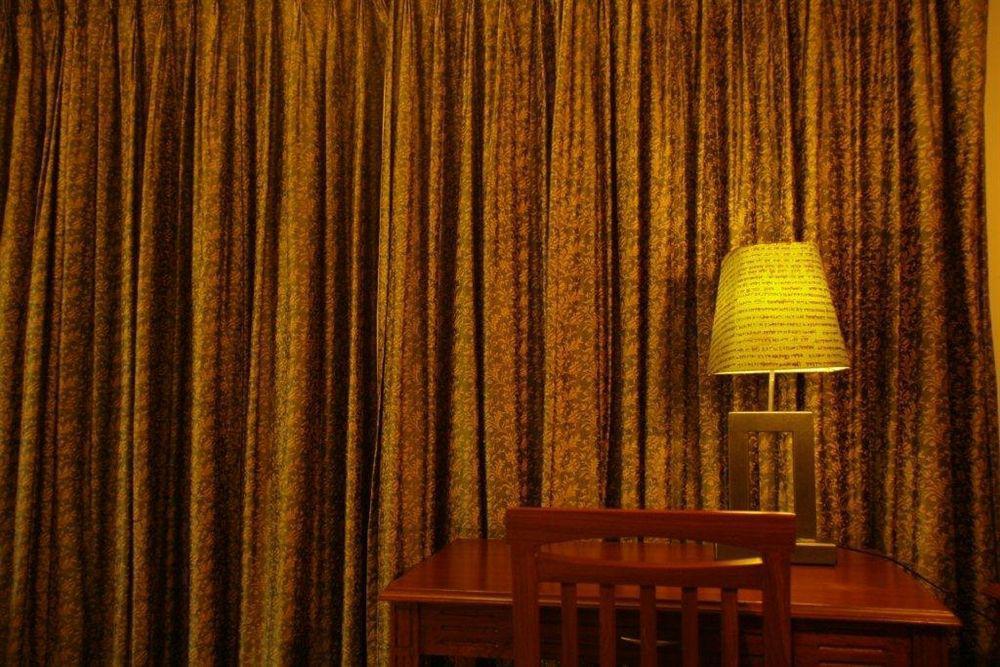 Justa Off Mg Road Hotel Бангалор Екстериор снимка